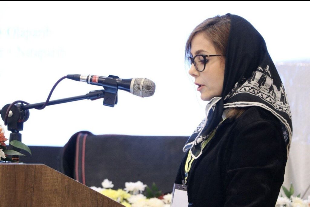دکتر نافه نوربخش با شماره نظام پزشکی ۱۴۳۵۳۷، دارای بورد تخصصی بیماری‌های داخلی از دانشگاه علوم پزشکی شهید بهشتی و فلوشیپ و بورد فوق‌تخصصی خون و سرطان بزرگسالان از دانشگاه علوم پزشکی تهران است. حوزه فعالیت وی شامل تشخیص و درمان بیماری‌های خونی، سرطان‌های مختلف، بیماری‌های مغز استخوان و همچنین مشاوره و درمان در حوزه پیوند سلول‌های بنیادی خون‌ساز است.