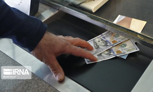 عرضه ۲ میلیارد دلار اسکناس به بازار/ سقف خرید ۱۰ هزار دلار شد