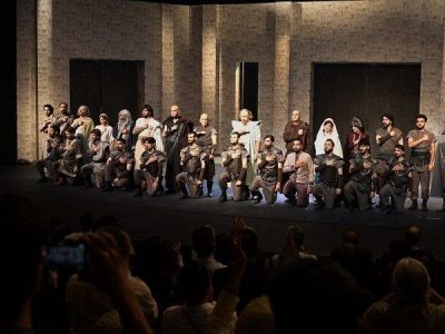 وزیر فرهنگ به تماشای نمایش «کورش» نشست