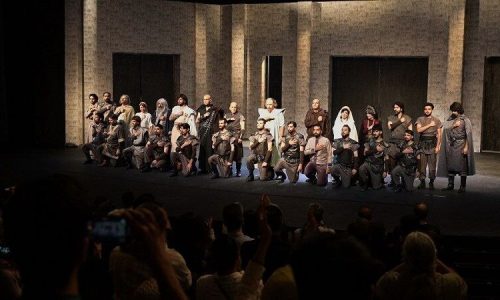 وزیر فرهنگ به تماشای نمایش «کورش» نشست