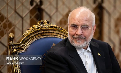قالیباف-جهان-در-حال-تماشا-آمریکا